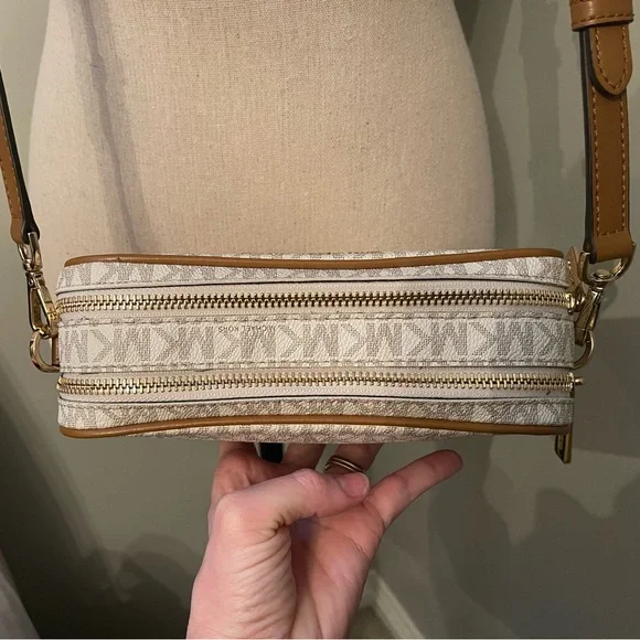 Michael Kors ‘Connie’ Crossbody Camera Bag - Picture 12 of 16